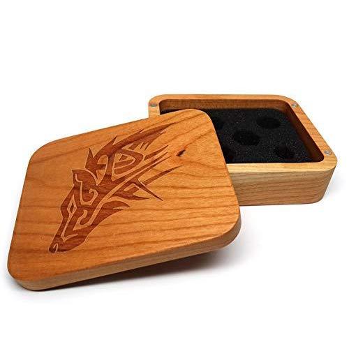 木製サイコロディスプレイと収納ケース ? ソリッドチェリーウッド 狼のデザイン ? 金属、石、プラスチック、木製ダイスに最適