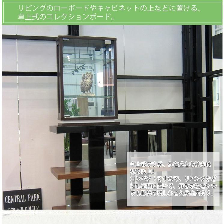 良品】木製枠ガラスコレクション棚　ガラスケース　彫刻扉 良品】木製枠ガラスコレクション棚 ガラスケース 彫刻扉 Amazon.co.jp