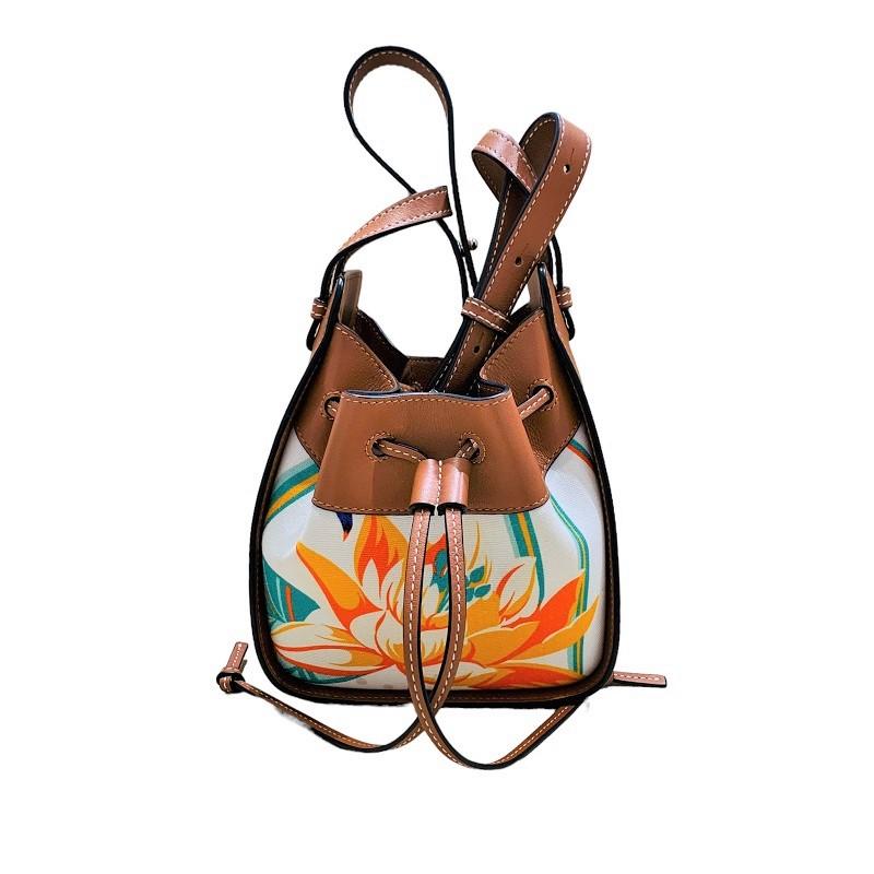 限定セール 極美品 LOEWEロエベハンモックドローストリングミニバッグ  