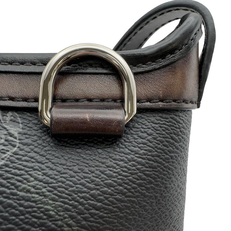ベルルッティ ショルダーバッグ エスカパード シグネチャーキャンバス Berluti（ベルルッティ） エスカパード ブラック/ブラウン レザー/PVC