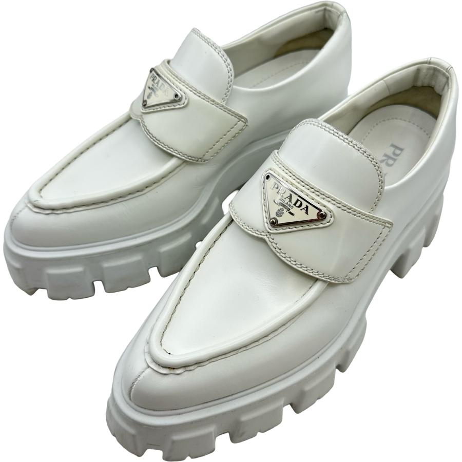PRADA（プラダ） モノリス トライアングルロゴローファー ホワイト