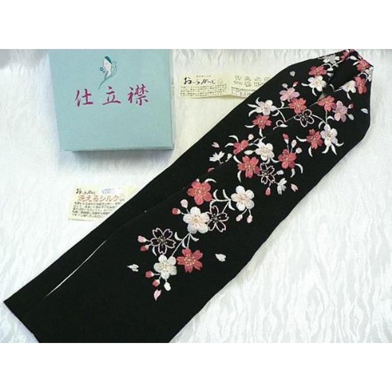 オリジナル仕立て衿・豪華な刺繍・衣紋抜き付き。No,207 襦袢に簡単装着。 オリジナル仕立て衿・豪華な刺繍・衣紋抜き付き。No,207 襦袢に簡単