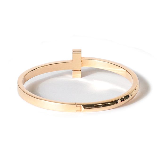 TIFFANY&Co. 【美品】 ティファニー Tワンワイドヒンジバングル TIFFANY&Co. 【美品】 ティファニー Tワンワイドヒンジバングル
