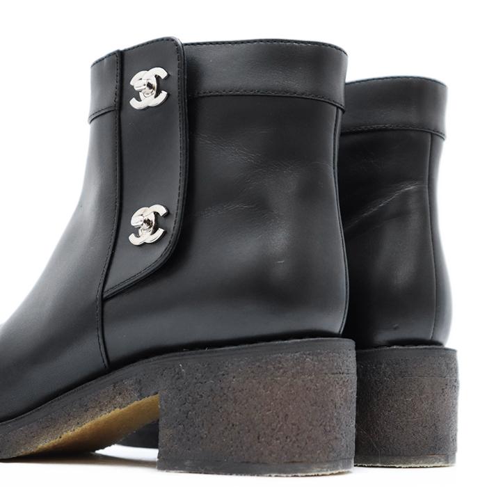 CHANEL（シャネル） 【美品】CHANEL ショートブーツ G31204 ココマーク