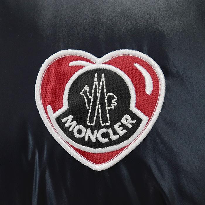 美品✨️モンクレール　ダウンジャケット104ロゴワッペン　レッド 美品✨️モンクレール ダウンジャケット104ロゴワッペン レッド