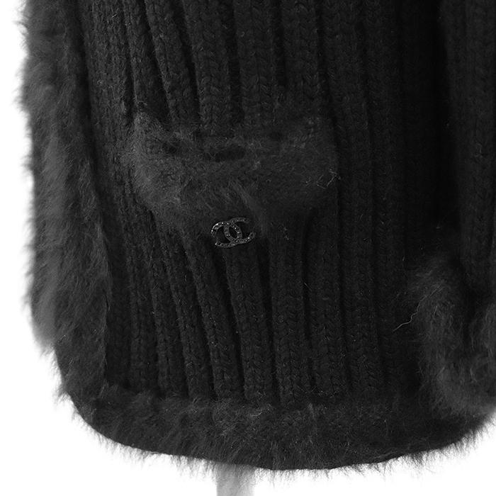 【美品】CHANEL シャネル 02A P19710 ニットカーディガン アンゴラブレンド COCOマーク チャーム フロントメタルフック レディース 40 黒の画像