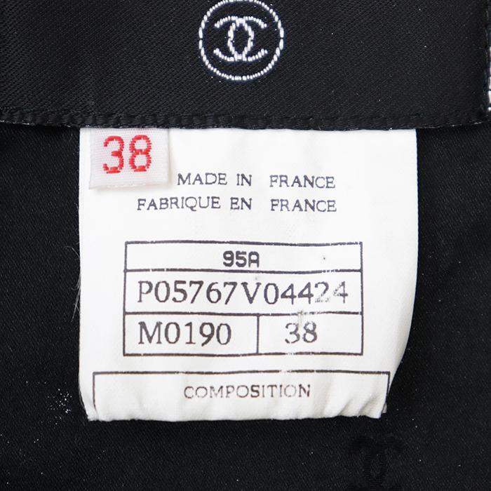 【美品】CHANEL BOUTIQUE シャネル ブティック ヴィンテージジャケット 38 レディース 95A P05767 ツイード COCOマークロゴボタン 黒 赤の画像