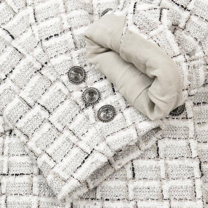 【新品同様】CHANEL シャネル ツイード ジャケット 48 ユニセックス P71905 ダブルブレスト ラインストーンボタン アウター シルバー 白 銀_5
