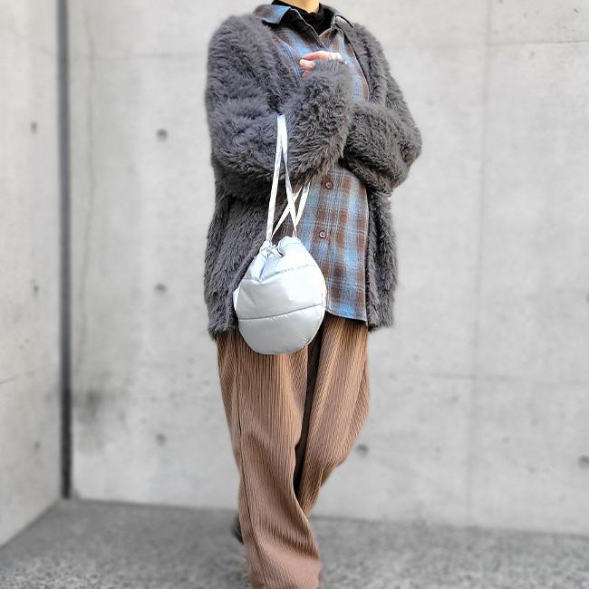 ザスリー the3 無地 撥水 もこもこ 中綿 大きめ Big A4 トートバッグ 巾着 巾着トート ふわふわ 軽い 手提 トート レディース ブラック ホワイト シルバー ザスリー the3 無地 撥水 もこもこ中綿バッグ 巾着バッグ ふわふわ