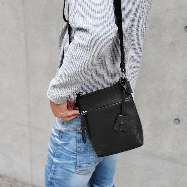 P.I.D ピーアイディー P.I.D PID 撥水 レザー ミニショルダーバッグ