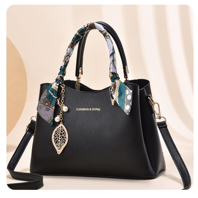 ショルダーバッグ レディース 斜めがけバッグ 肩掛けバッグ ハンドバッグ かばん 革 黒 軽い 軽量 40代 50代 60代 スマホ お財布 ポシェット カバン |  | 01