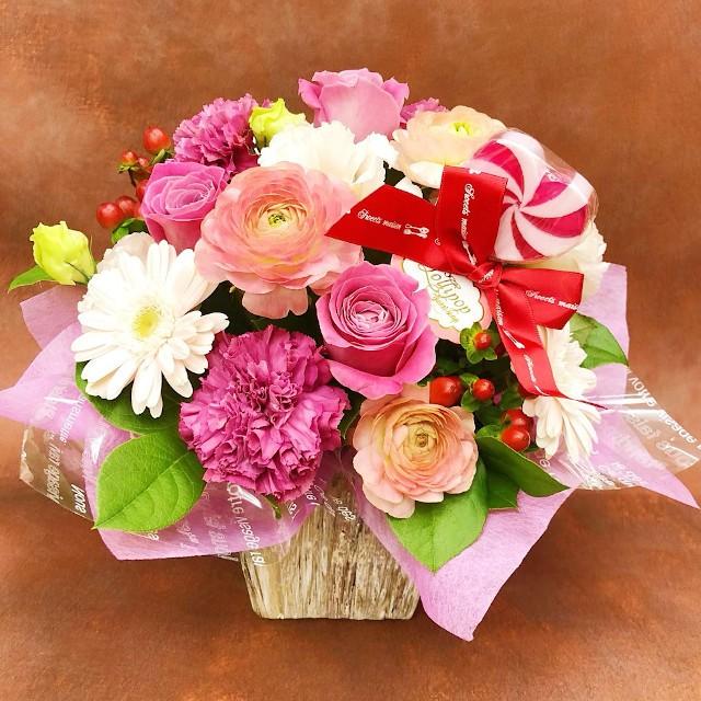 季節の花 バラ ガーベラ カーネーション ヒペリカムのフラワーアレンジメント ハンドソープまたは入浴剤のピック付き プレゼント ギフト 贈り物 おすすめ Flowerarrange オランダ屋 通販 Yahoo ショッピング