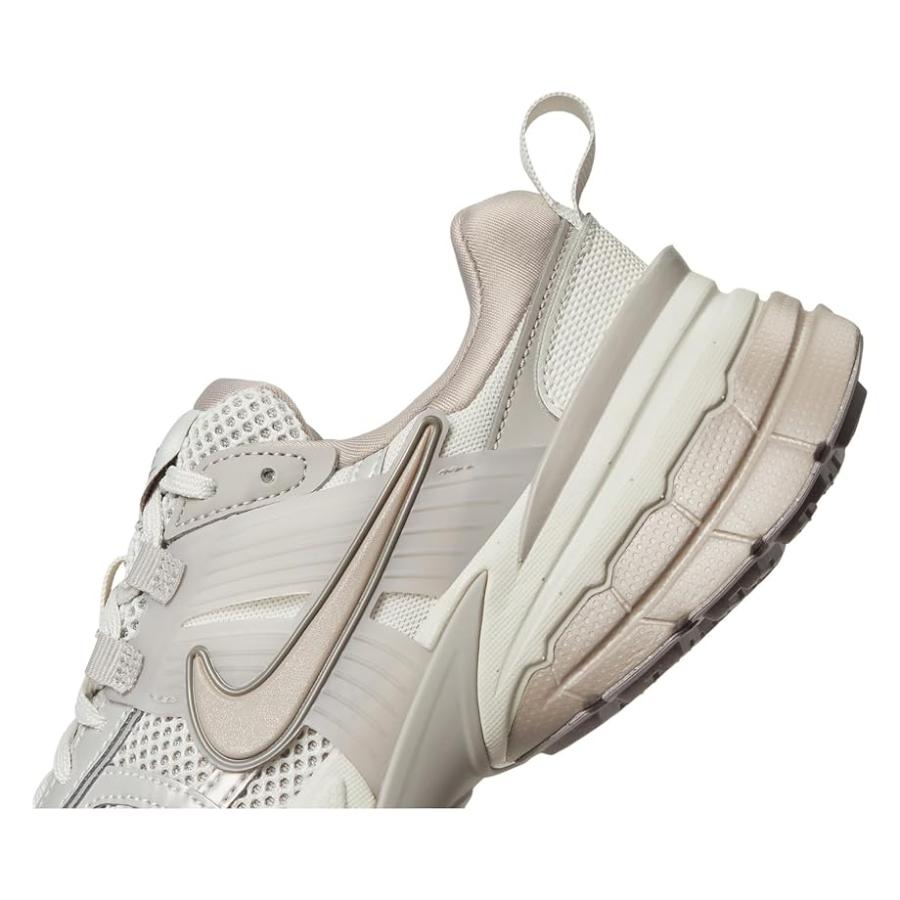 NIKE（ナイキ） Nike V2K Run レディース スニーカー Light Bone/Malt