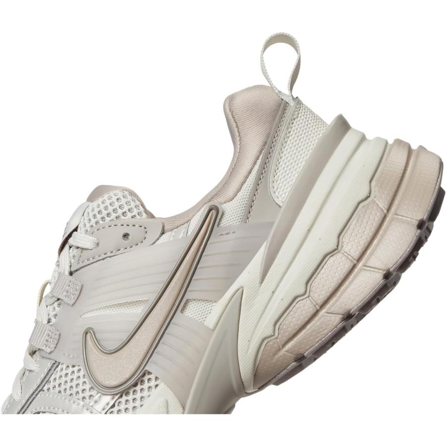 NIKE（ナイキ） V2K Run レディース スニーカー Light Bone/Malt