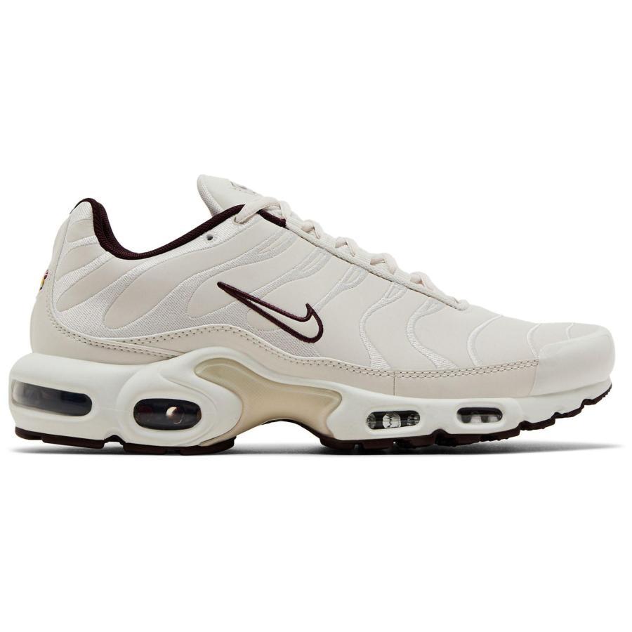 NIKE（ナイキ） HF3181-001 Nike エアマックス Plus プレミアム