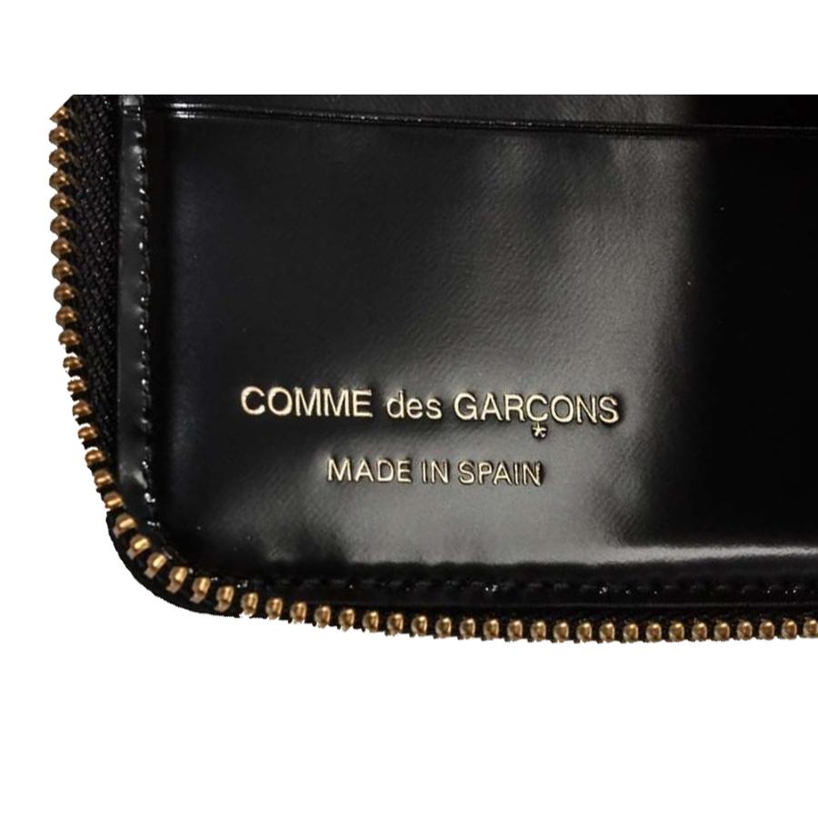 コムデギャルソン(COMME des GARCONS)エナメルレザー二つ折り財布
