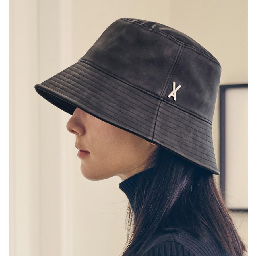 牛革レザー　スタッズ装飾　バケットハット VARZAR（バザール） 正規販売店 バケットハット 韓国ブランド