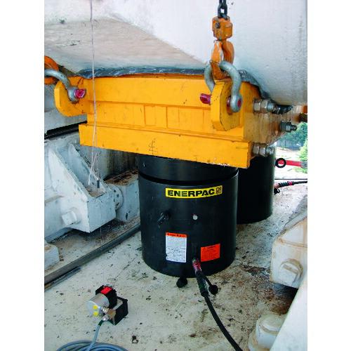 ENERPAC 超大型リフト用油圧シリンダ(単動式) 揚力4008(kN) 最低高567MM ( HCL-40012 ) エナパック(株) (メーカー取寄) |  | 01