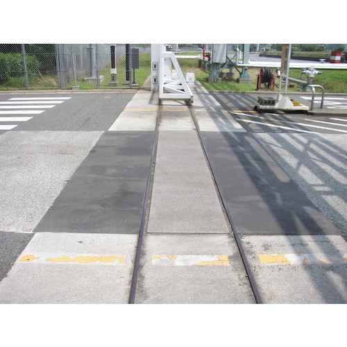 東亜道路工業 超耐久性急速路面硬化剤パッチグー ( PT381 ) 東亜道路工業(株) |  | 03