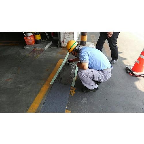 東亜道路工業 超耐久性急速路面硬化剤パッチグー ( PT381 ) 東亜道路工業(株) |  | 06