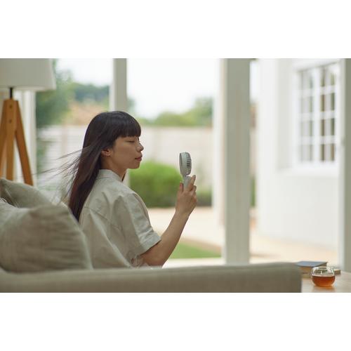 RHYTHM 【今季在庫限り】 ハンディファン 首掛け・持つ・卓上の3Way USB充電式 2重反転ファン ライトグレー Silky Wind Mobile 3.2 ( 9ZF040RH08 ) リズム(株) |  | 07