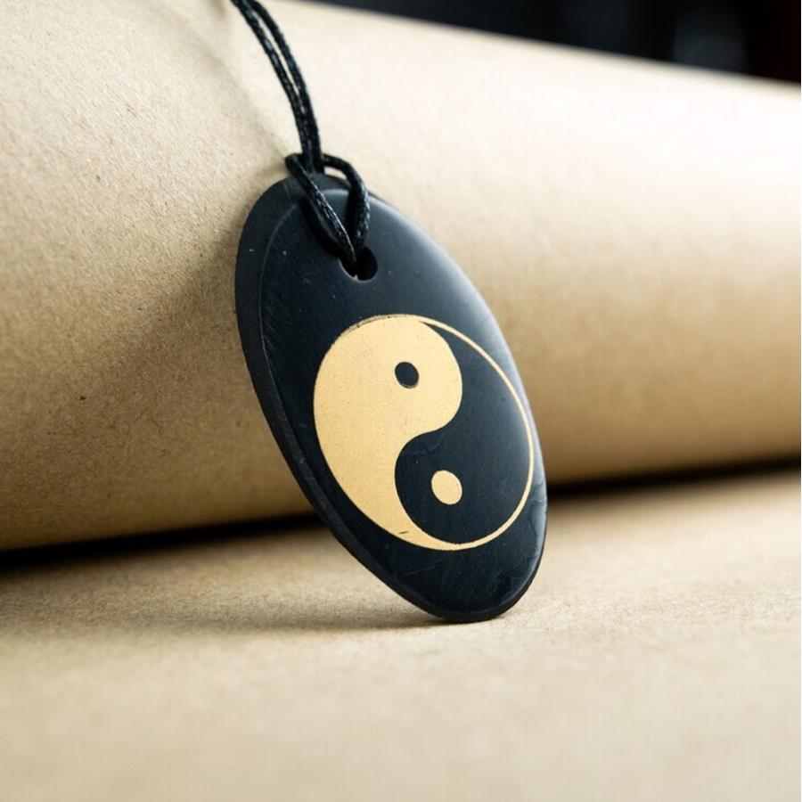 シュンガイト ペンダント 陰陽(オーバル) PE40 ネックレス ロシア カレリア共和国産 シュンガ石 水 ブレスレット さざれ石 電磁波 パワーストーン シルバー |  | 04