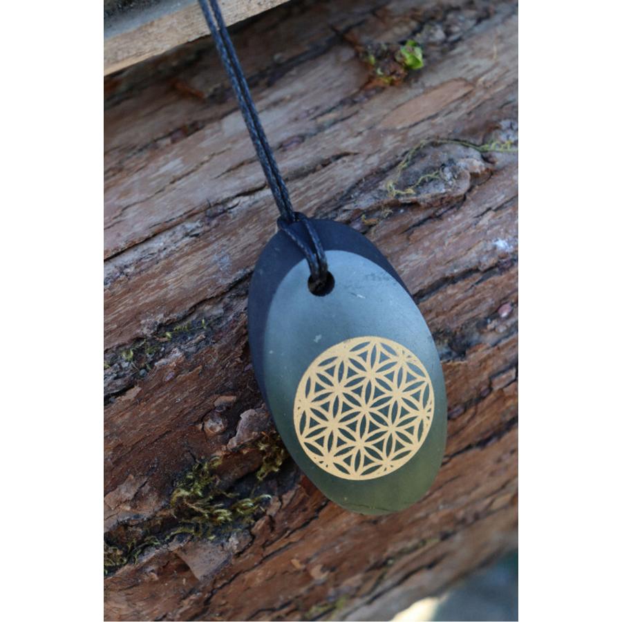 シュンガイト ペンダント フラワーオブライフ(オーバル) PE47 ネックレス ロシア カレリア共和国産 シュンガ石 水 ブレスレット さざれ石 電磁波 パワーストーン |  | 04