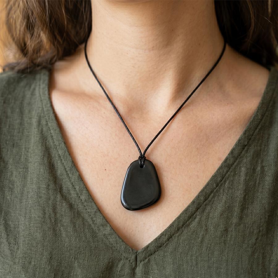 【本物保証】 カレリアヘリテージ シュンガイト ペンダント PE74 ネックレス ロシア産 正規品 電磁波対策 浄化 パワーストーン 天然石 お守り 黒 |  | 02