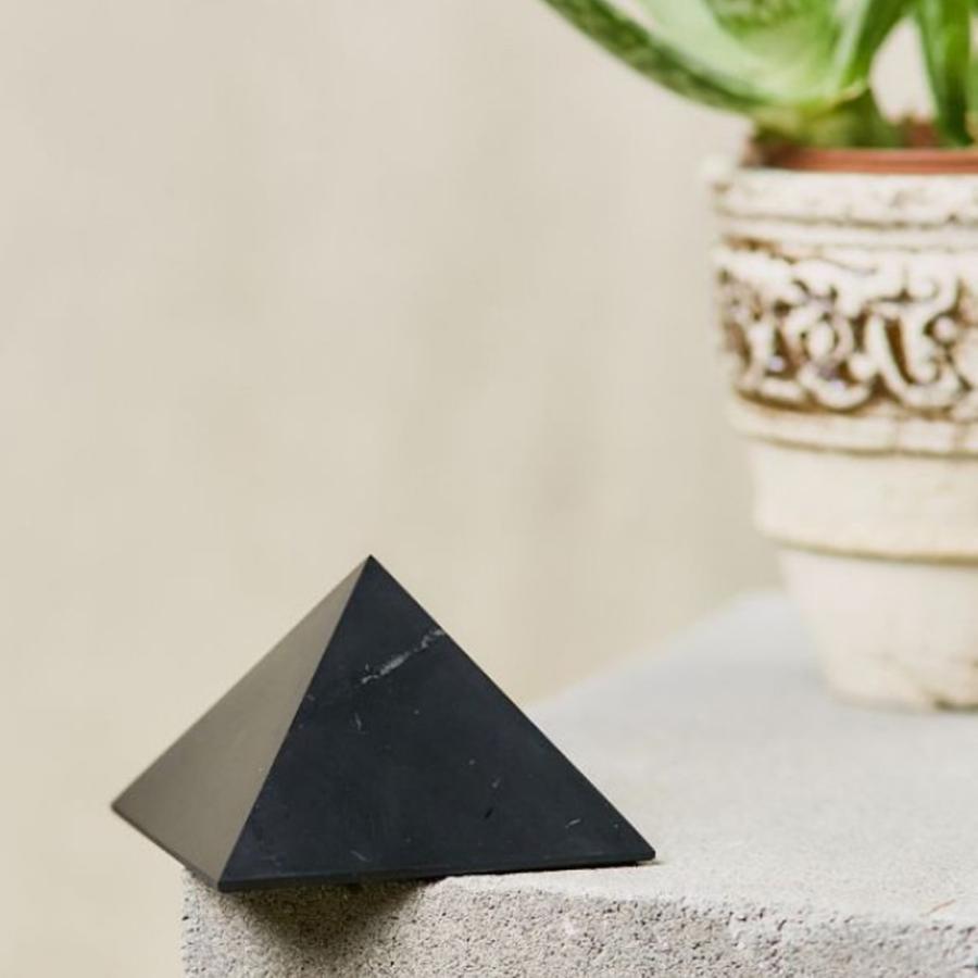 カレリアヘリテージ シュンガイト ピラミッド PP03 50mm 高さ40mm タイプIIIシュンガイト Karelian Heritage ロシア カレリア共和国産 シュンガ石 水 |  | 02