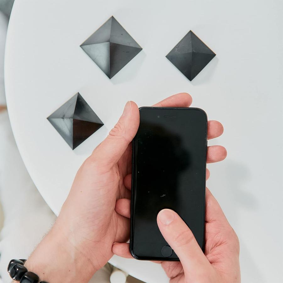 カレリアヘリテージ シュンガイト ピラミッド PP03 50mm 高さ40mm タイプIIIシュンガイト Karelian Heritage ロシア カレリア共和国産 シュンガ石 水 |  | 05