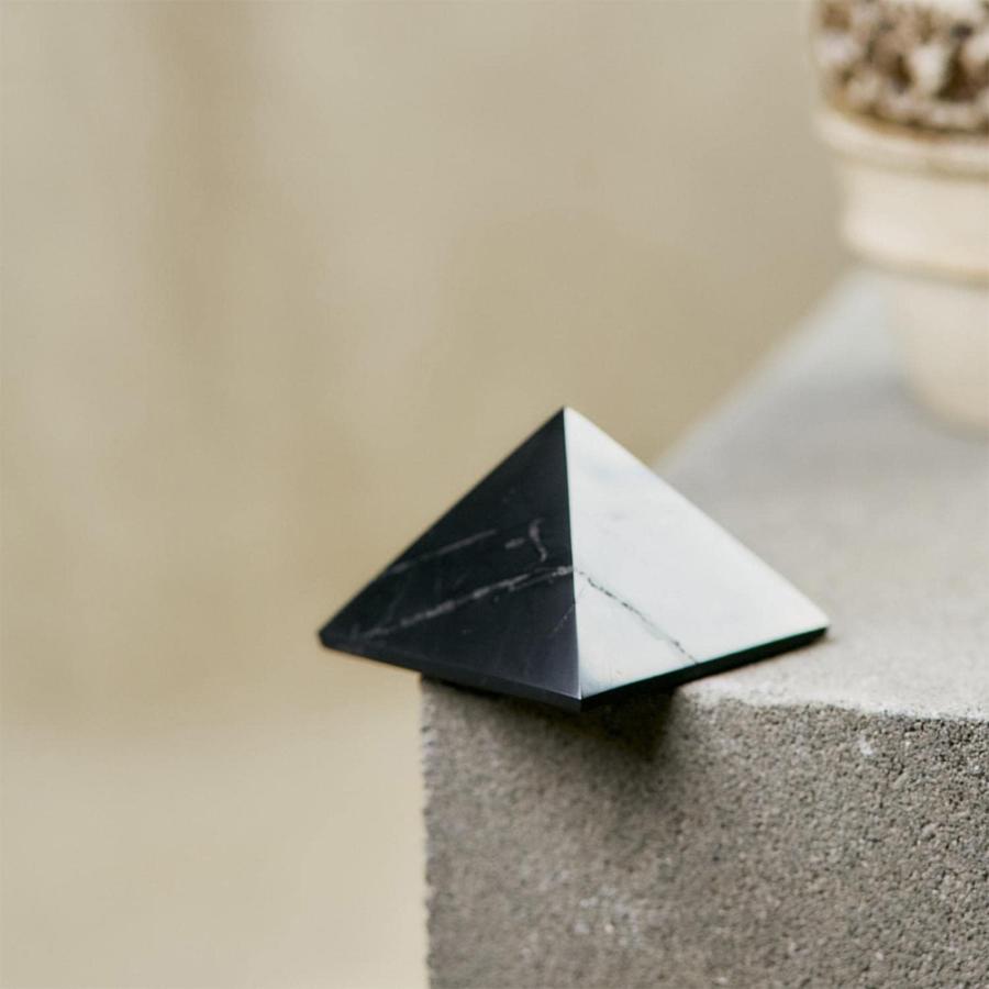 カレリアヘリテージ シュンガイト ピラミッド PP06 80mm 高さ70mm