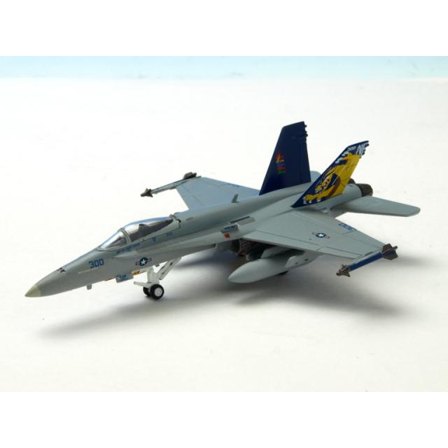 7570　F/A-18C ホーネット アメリカ海軍 VFA-192 NF300 CAG 2003 1/200スケール F/A-18C ホーネット アメリカ海軍 VFA-192 NF300 「CAG 2003」 完成品飛行機｜ホビーサーチ