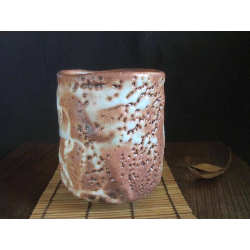 【新品】源九郎窯 加藤 健 湯呑 湯呑み 赤志野 草文 湯呑（共箱） 源九郎窯 加藤健 KA-144 : 織部の器