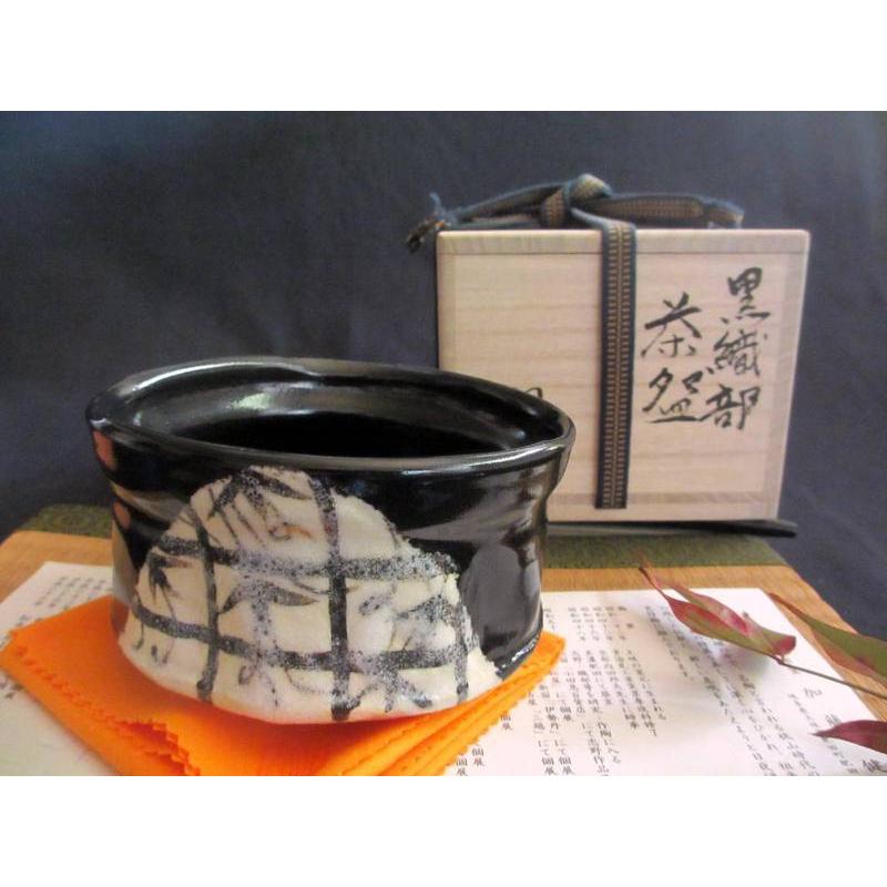 抹茶碗 黒織部 蔦文 茶碗 源九郎窯 加藤健 KA-192の画像
