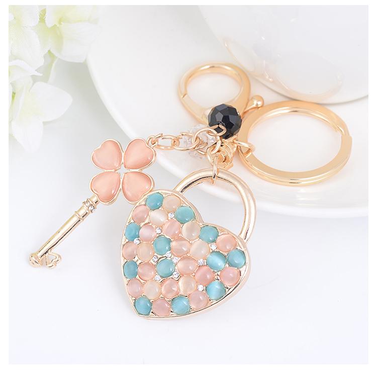 64 タッセルキーホルダー＊クッションハートチャーム✨ハンドメイド✨