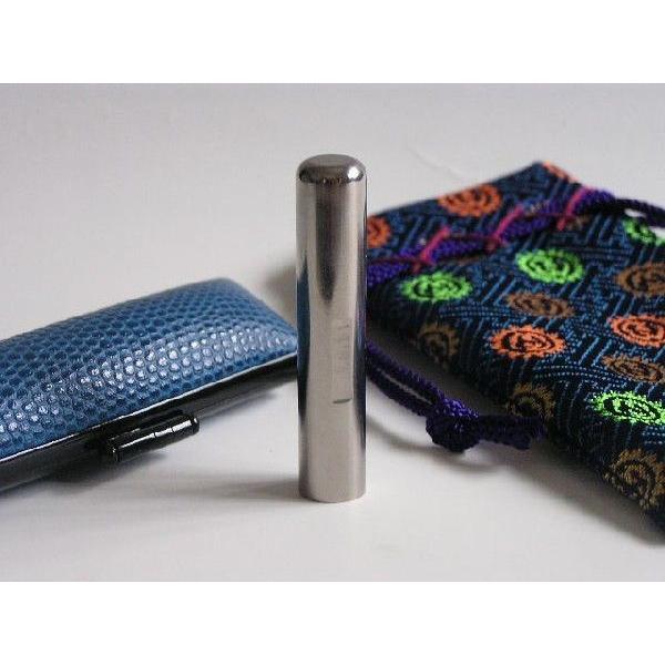 最終手仕上げ「１０ ミリ」チタン印鑑