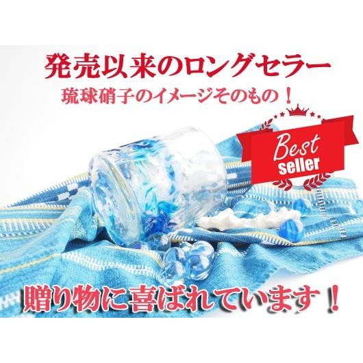 名入れ ギフト SXX 酒セット 日本酒 琉球ガラス 久保田 千寿 純米吟醸 300ml \u0026 元祖 美ら海 ロックタンブラー コサージュ付 ギフトBOX入りの画像