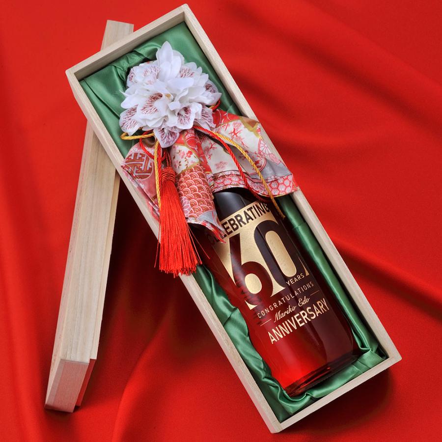 名入れ ギフト SXX 酒 紀州 赤い梅酒 720ml ハンカチ・タッセル・紐リボン・コサージュ付 木箱入りの画像