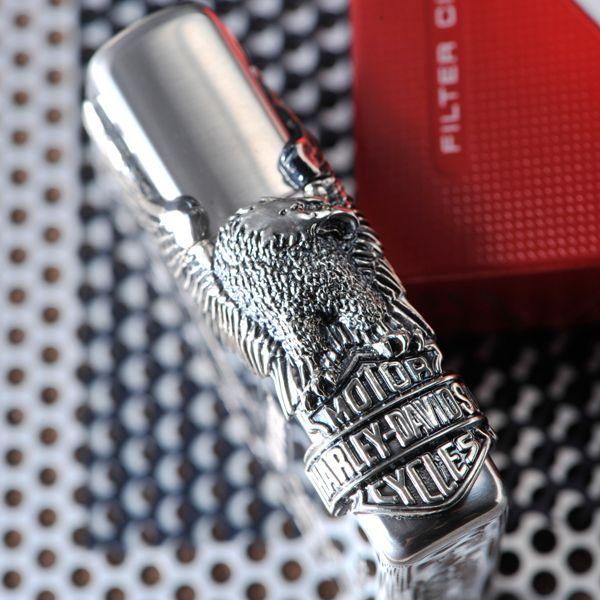 シルバーのハンドメイド 恋人の絵柄の金属ケースオイルライターになります！ シルバーのハンドメイド 恋人の絵柄の金属ケースオイルライターになり