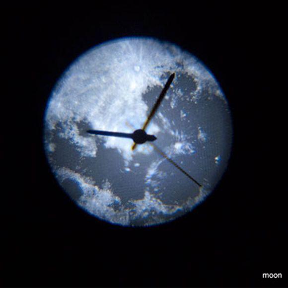 プロジェクションクロック ムーン 月 壁や天井に時計を映すおしゃれな置き時計 Projection Clock Moon オリジ 通販 Yahoo ショッピング