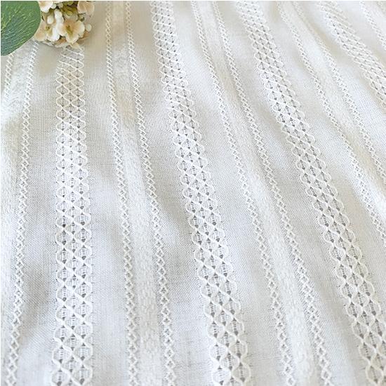 レース生地生地:綿70+麻30、刺繍糸レーヨン100、スカーレット色