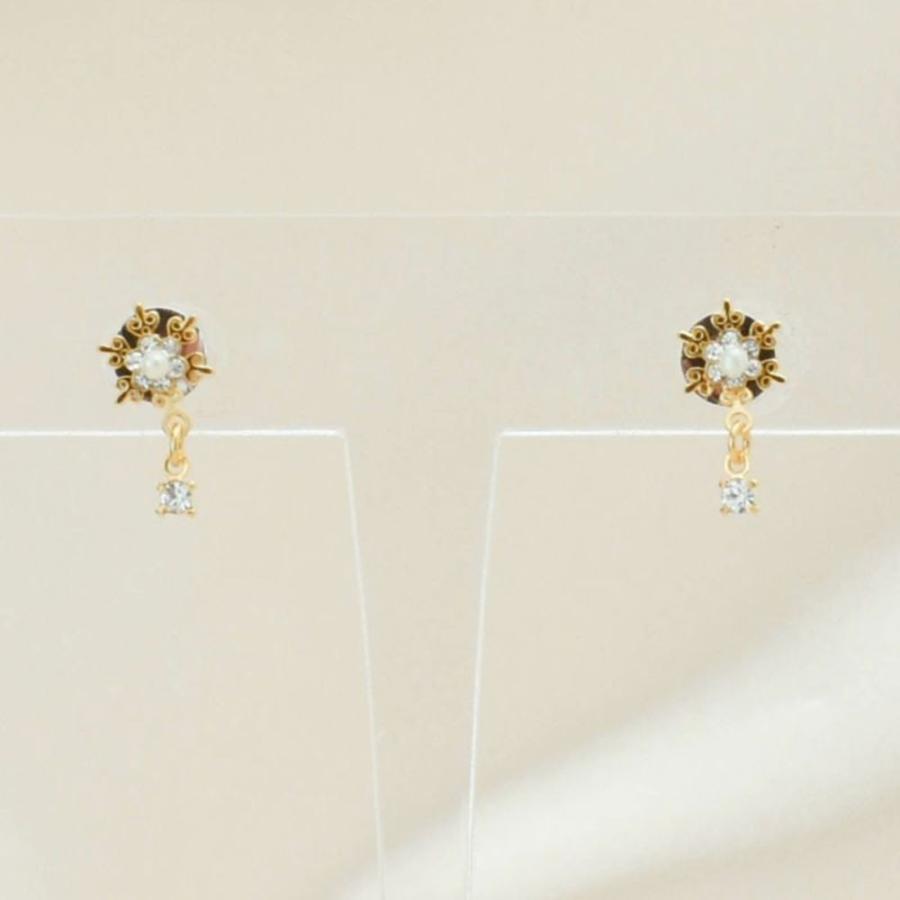 貼るだけピアスpippi R スノープレートと一粒スワロ ゴールド ピッピ 貼るピアス シール Leange Leange 痛くないイヤリング ノンホールピアス Ori Ccm Cy063 オリスマ ヤフー店 通販 Yahoo ショッピング