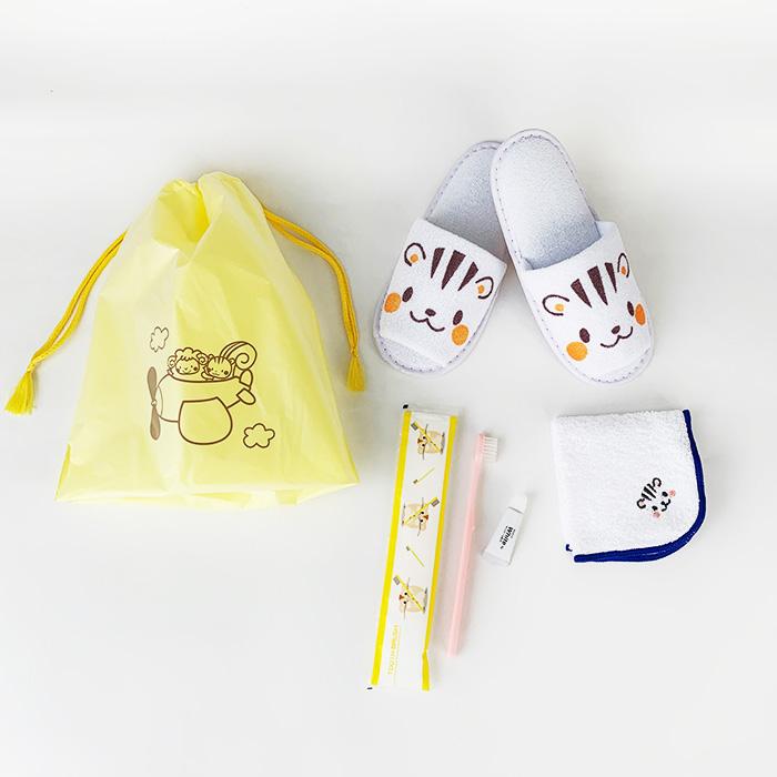 子供用アメニティ なかよしセット 150個セット(1c/s) 子供用スリッパ 21cm ハンカチ 歯ブラシセット 女の子 男の子 キッズの画像
