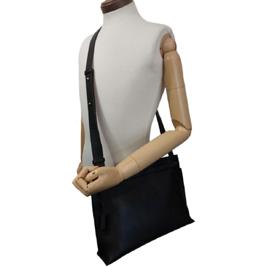 LOEWE（ロエベ） ロエベ「未使用品」316.12TP37 Tメッセンジャーバッグ