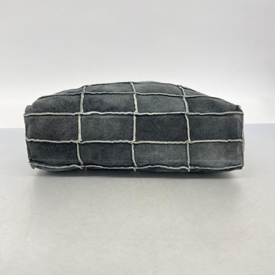 【6db1992】シャネル ショルダーバッグ チョコバー スウェード グレー シルバー金具【中古】レディース CHANEL（シャネル） 【6db1992】シャネル ショルダーバッグ チョコバー