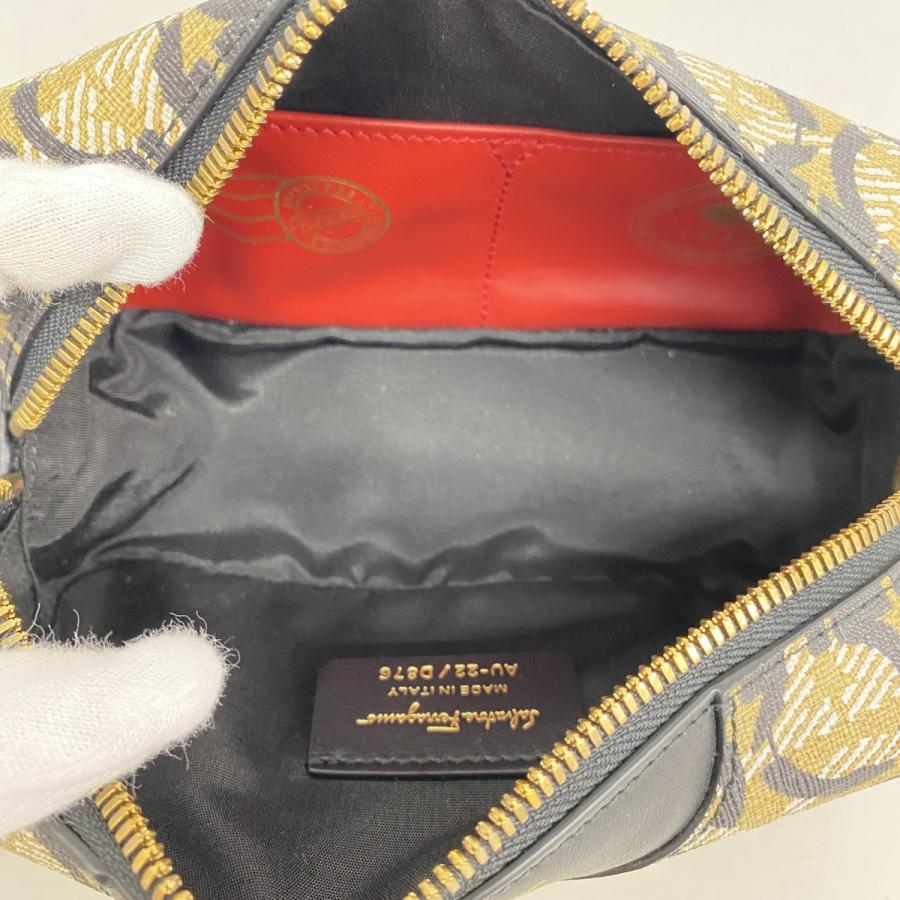 FERRAGAMO 【5id4972】サルヴァトーレフェラガモ ポーチ ガンチーニ  