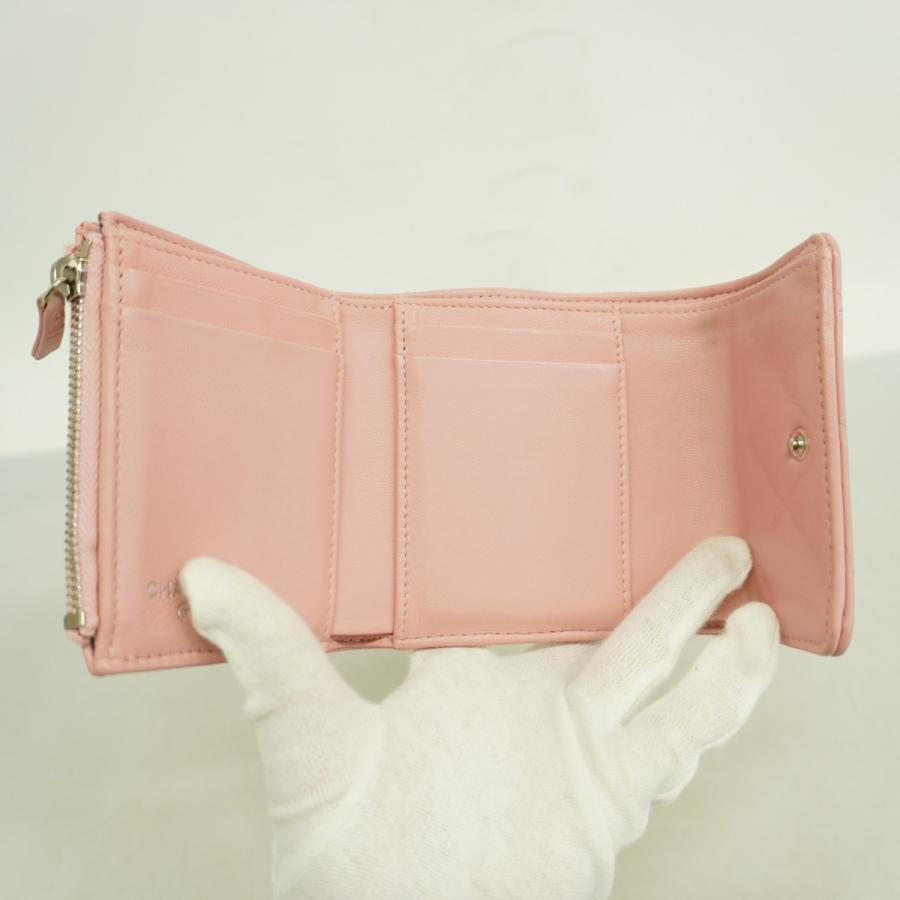 CHANEL シャネル　Vステッチ　ラムスキン　三つ折り　クラシック　財布 CHANEL シャネル Vステッチ ラムスキン 三つ折り クラシック 財布