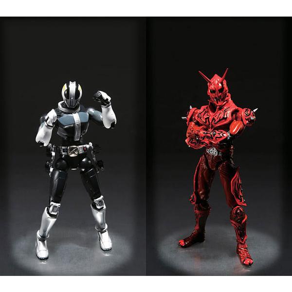 装着変身シリーズ　仮面ライダー電王プラットホーム&モモタロス S.H.フィギュアーツ 装着変身 仮面ライダー電王 プラットフォーム