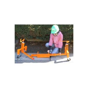 ネジ式Ｕ字溝蓋昇降機　Ｕ字も工事も楽太郎【特許出願中　特願2015-203513】平成27年度茨城県工業技術センターにてＵ字溝蓋昇降機の開発支援 |  | 03