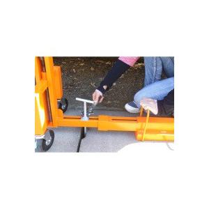 ネジ式Ｕ字溝蓋昇降機　Ｕ字も工事も楽太郎【特許出願中　特願2015-203513】平成27年度茨城県工業技術センターにてＵ字溝蓋昇降機の開発支援 |  | 04